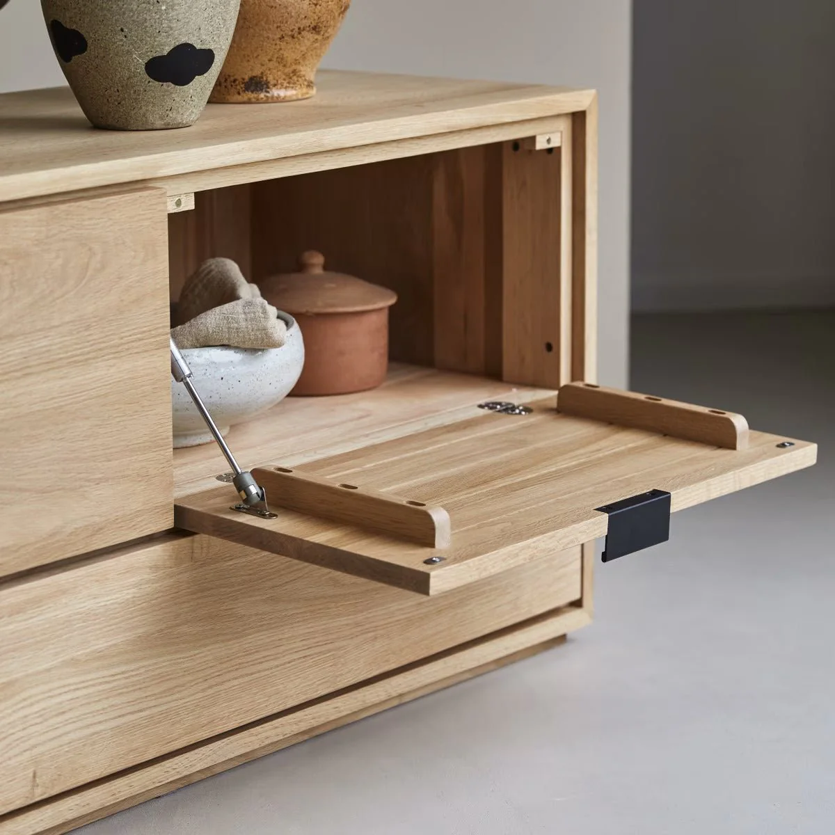 Rouen Natural Solid Oak Small TV Stand - Image 3